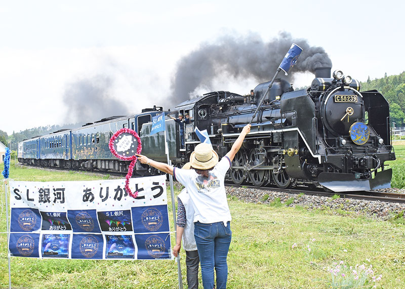 ＳＬ銀河ありがとう ＪＲ釜石線 きょうラストラン【花巻】｜Iwanichi Online 岩手日日新聞社