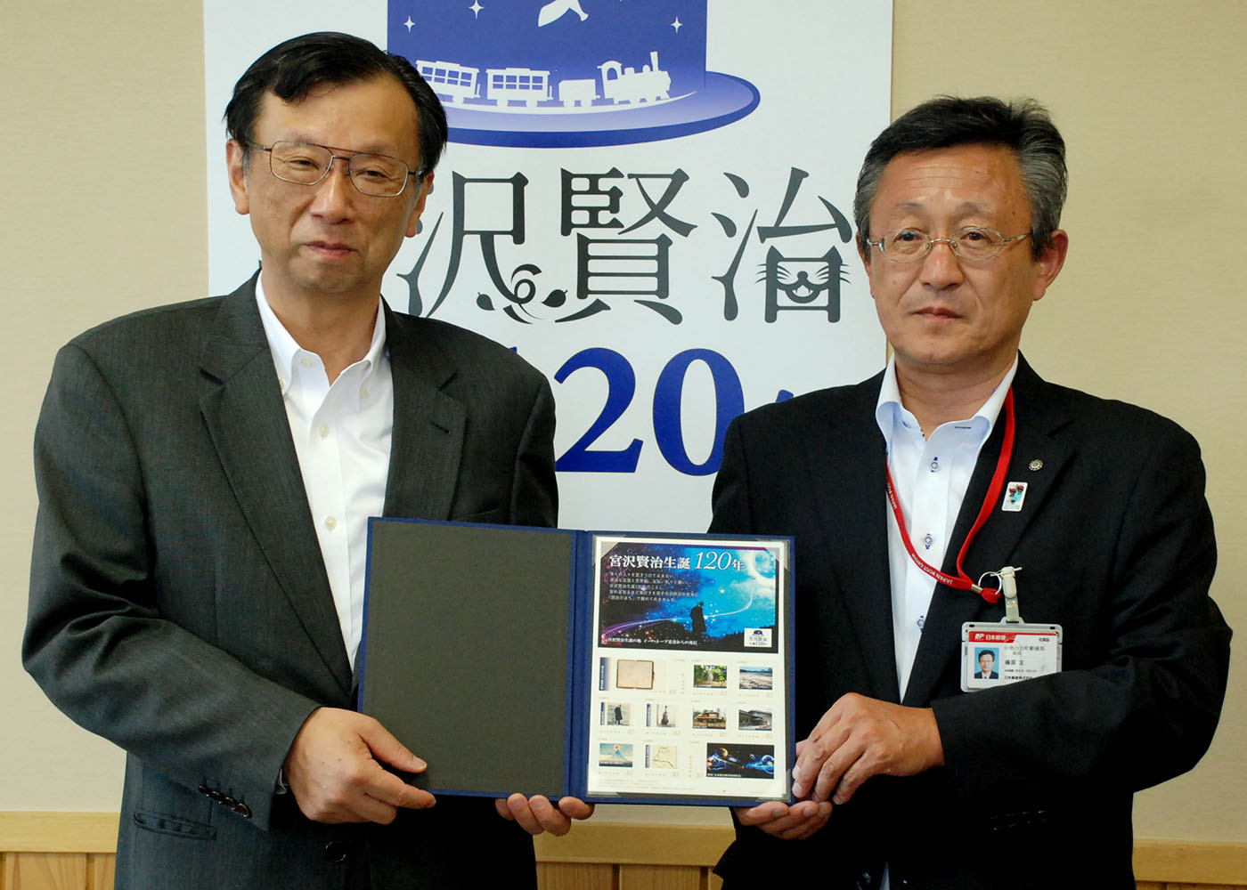詩碑など記念切手に 宮沢賢治生誕１２０年 日本郵便東北支社 花巻市へ贈呈 Iwanichi Online 岩手日日新聞社