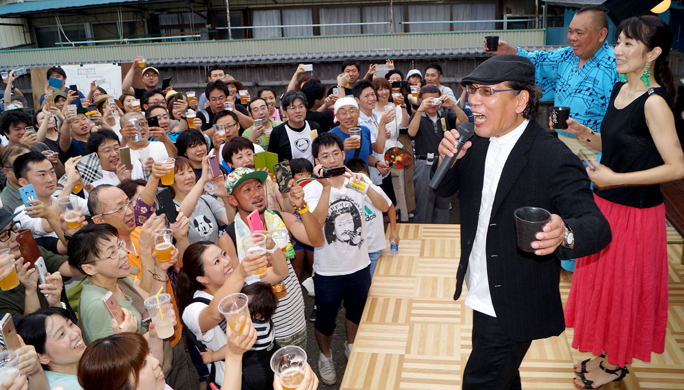 酔天宮通りで乾杯 吉田類さんら 対談も 一関夏まつり 錦町フェス Iwanichi Online 岩手日日新聞社 酔天宮通りで乾杯 吉田類さんら 対談も 一関夏まつり 錦町フェス Iwanichi Online 岩手日日新聞社