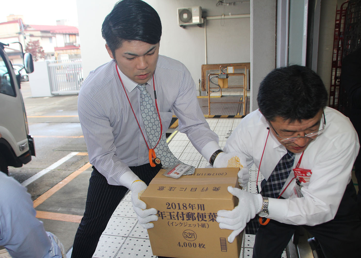 年賀はがきが到着 水沢郵便局 来月1日に発売 奥州 Iwanichi Online 岩手日日新聞社 年賀はがきが到着 水沢郵便局 来月1日に発売 奥州 Iwanichi Online 岩手日日新聞社