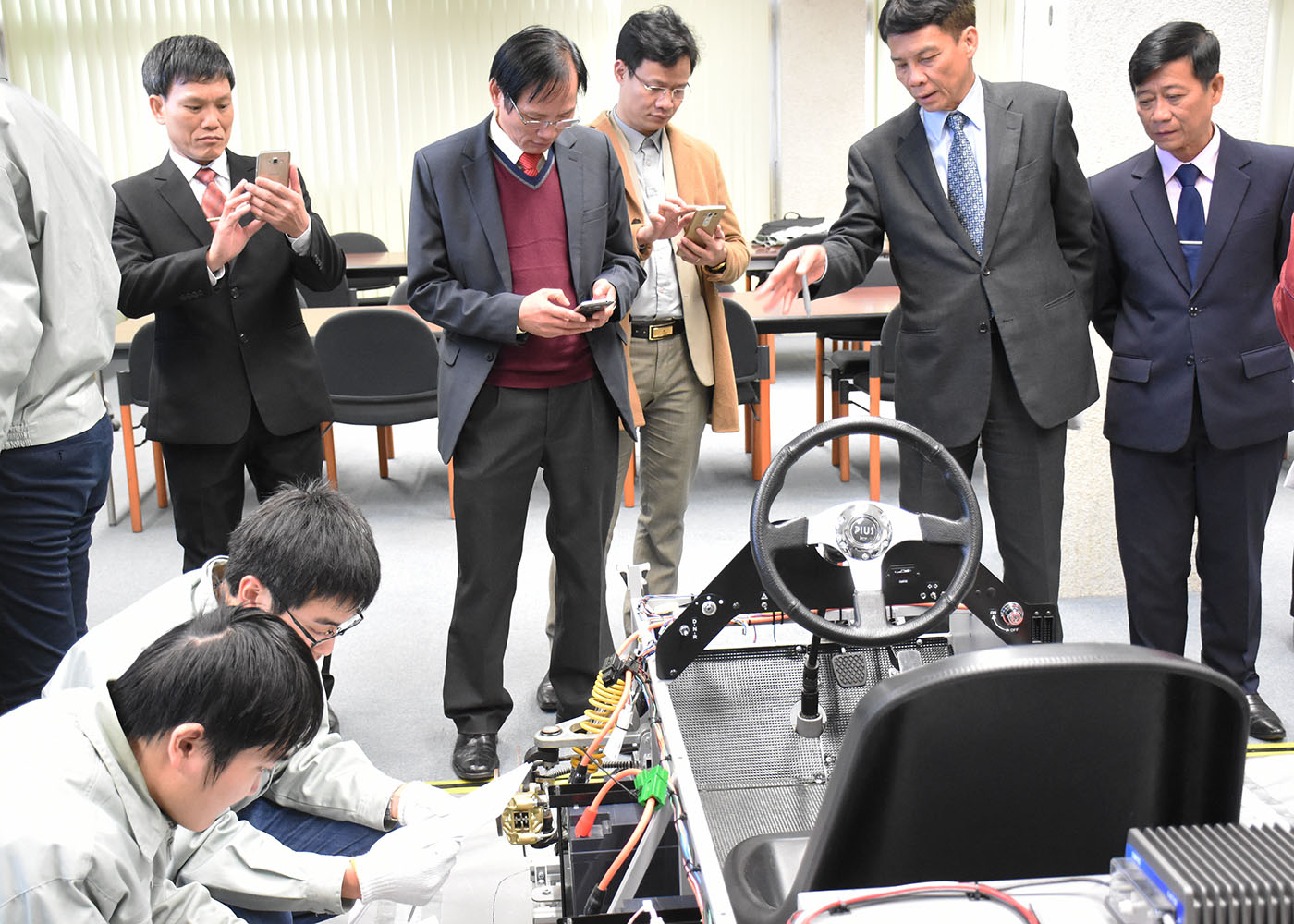 教材pius売り込み ベトナム関係者招待 モディー 高専で活用事例紹介 一関 Iwanichi Online 岩手日日新聞社 教材pius売り込み ベトナム関係者招待 モディー 高専で活用事例紹介 一関 Iwanichi Online 岩手日日新聞社