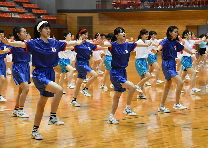 リズミカルに集団演技披露 北上翔南高 do it Iwanichi Online 岩手日日新聞社 リズミカルに集団演技披露 北上翔南高 do it Iwanichi Online 岩手日日新聞社