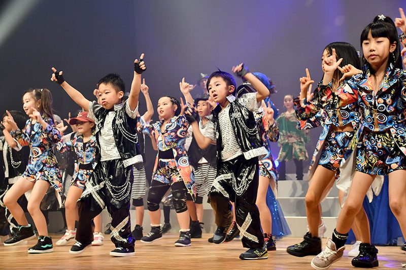 歌とダンス 堂々のステージ スタジオ アンダーパス 初の発表会 成果披露 北上 Iwanichi Online 岩手日日新聞社 歌とダンス 堂々のステージ スタジオ アンダーパス 初の発表会 成果披露 北上 Iwanichi Online 岩手日日新聞社
