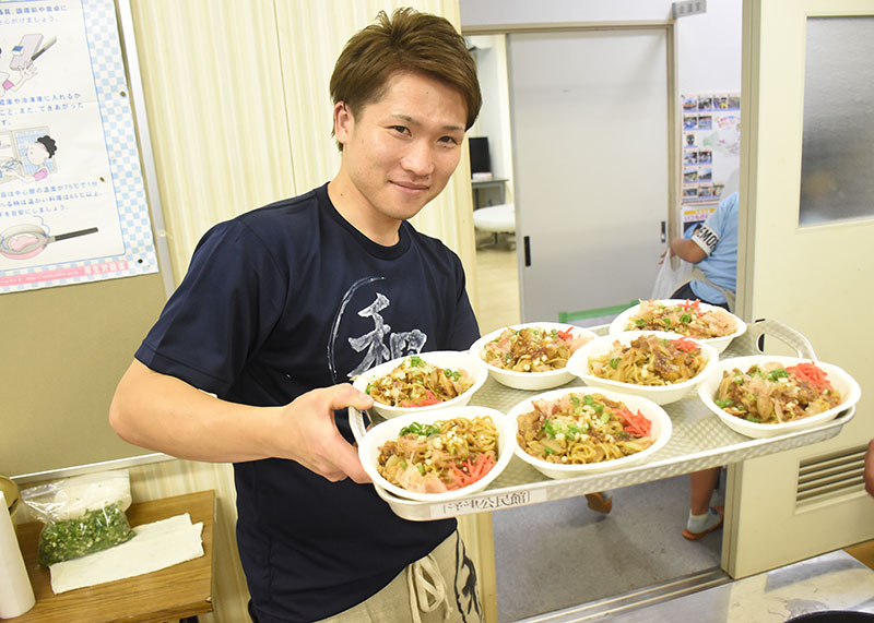 花泉高卒で、和びすとろＳＡＫＵで料理長を務める小野寺さん