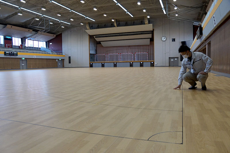 アリーナ床全面改修 競技環境や安全性向上 花巻市民体育館 Iwanichi Online 岩手日日新聞社 アリーナ床全面改修 競技環境や安全性向上 花巻市民体育館 Iwanichi Online 岩手日日新聞社
