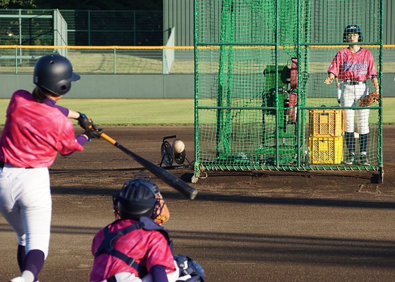 感謝胸に使い初め 大谷選手 寄贈マシン 花巻東高女子野球部 