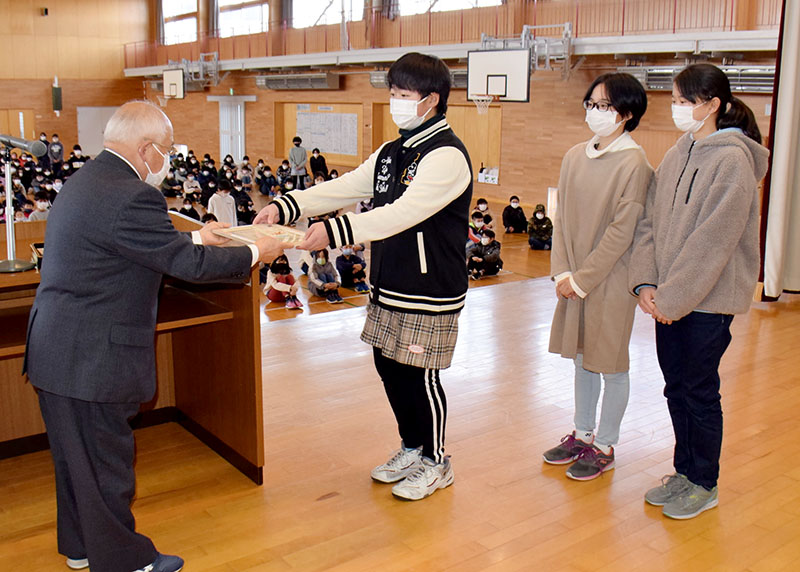 “萩荘っ子”活躍たたえ まち協 中学生に奨励賞【一関】｜Iwanichi Online 岩手日日新聞社