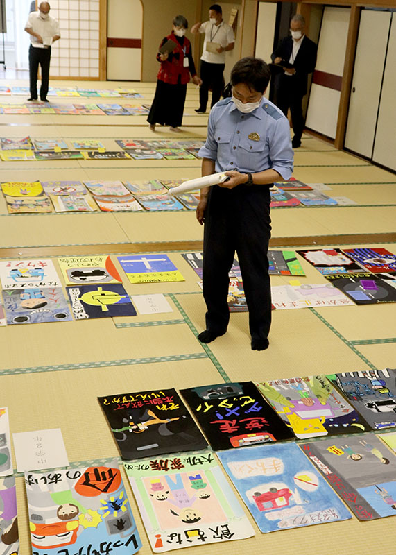 入賞作品決まる １１月に表彰式 市交通安全ポスターコン 一関 Iwanichi Online 岩手日日新聞社