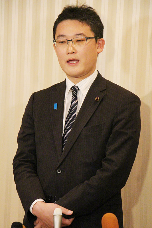 藤原氏 青年局長辞任 ダンサー招待報道で引責 自民【岩手】|Iwanichi Online 岩手日日新聞社