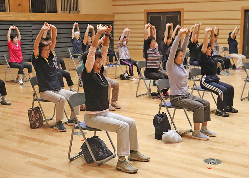 健康体操で体も心もリフレッシュ！一関市中央婦人学級の活気あふれる学習会